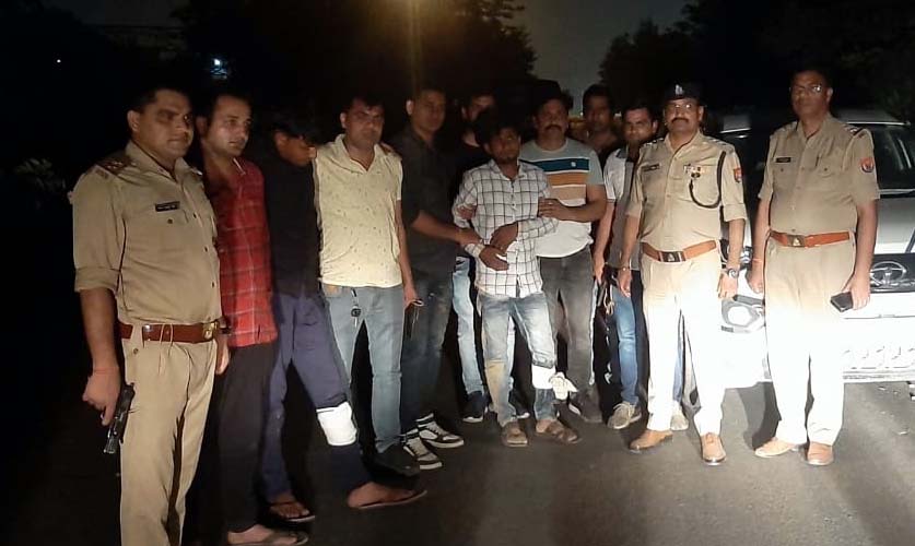 पुलिस ने दो बदमाशों को पैर में गोली मारकर किया गिरफ्तार पुलिस ने दो बदमाशों को पैर में गोली मारकर किया गिरफ्तार